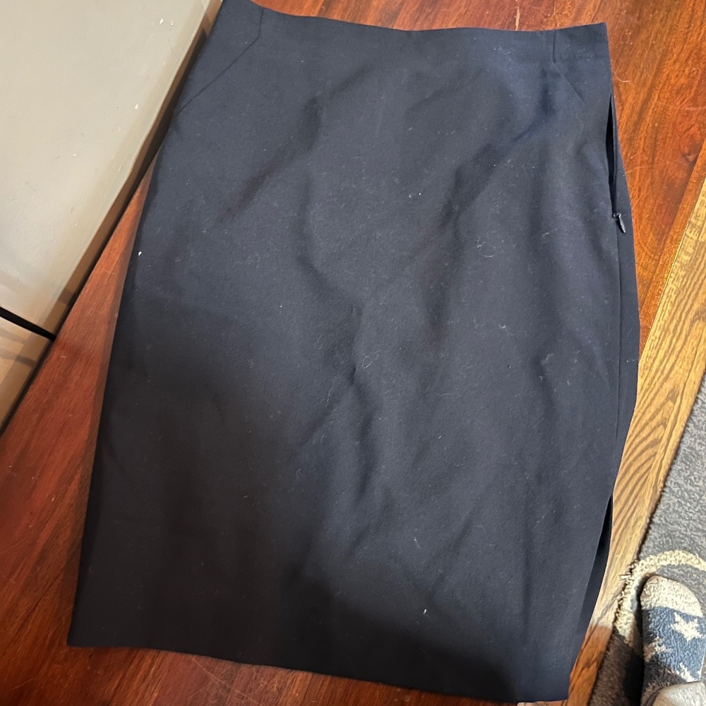 Ann Taylor navy suit sz 2P